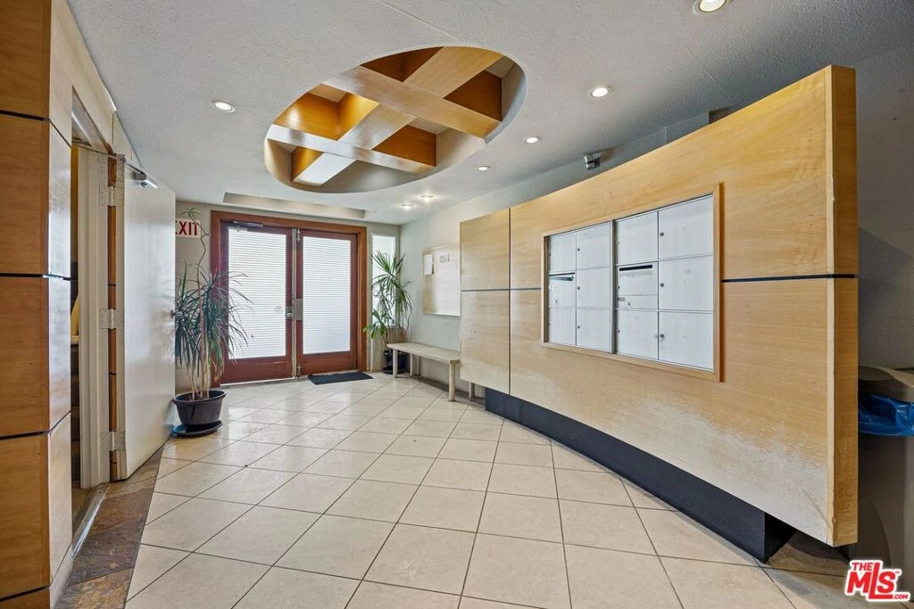 Interior 4