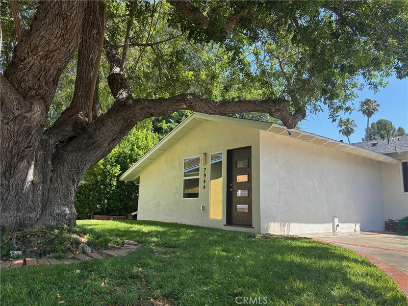 7944 Moorcroft, Canoga Park, CA 91304