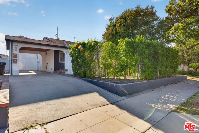 1811 N Avon Street