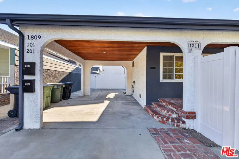 1811 N Avon Street photo 2