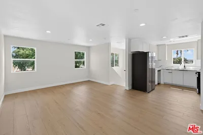 3436 Hunter Street 1/4 photo 2