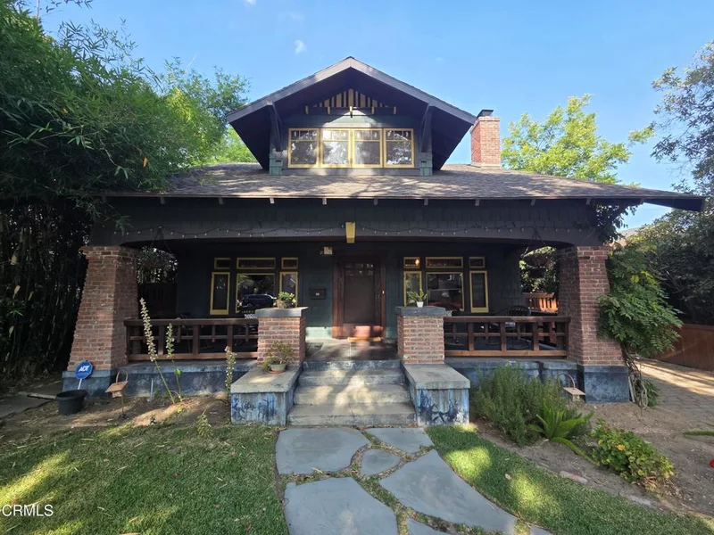 126 N Meridith Avenue