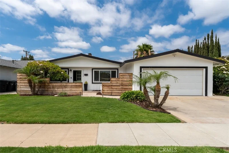 1133 E Sycamore