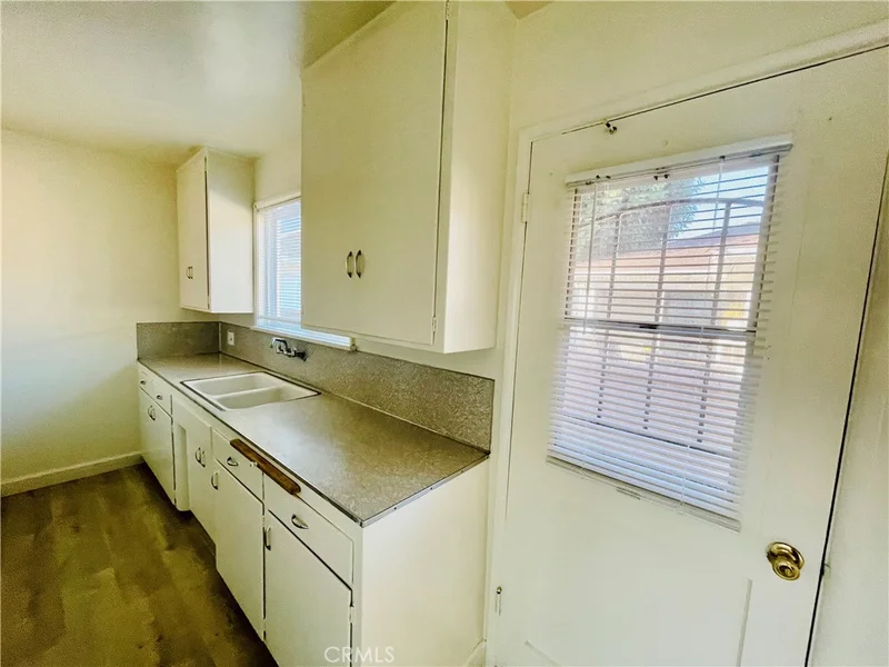 731 S Almansor photo 2