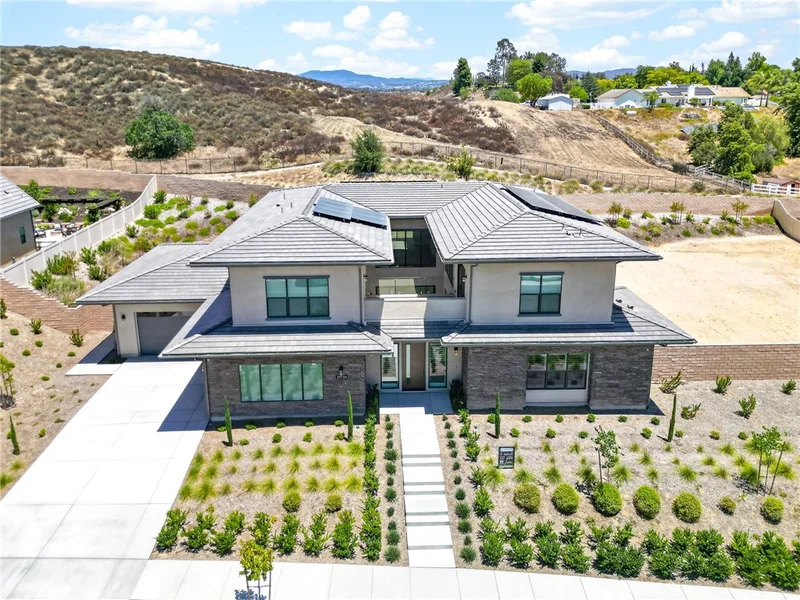 Photo 2 of 39724 Larkspur Terrace