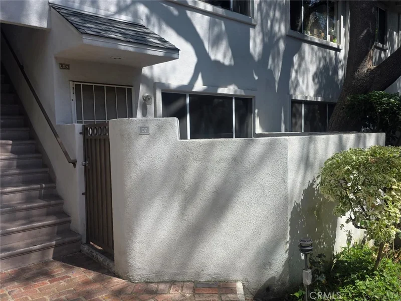 18601 Collins Street D7 photo 2