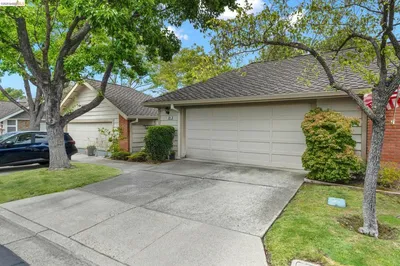 524 Silver Lake Dr photo 2