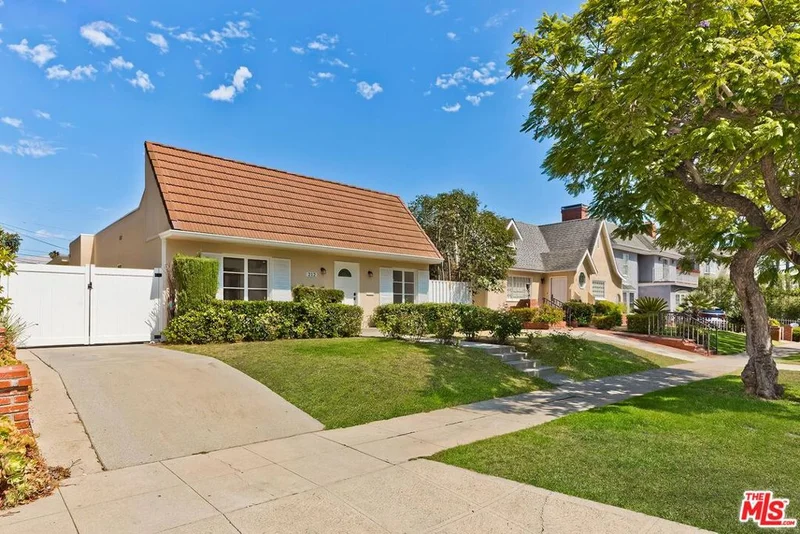 212 N Palm Drive
