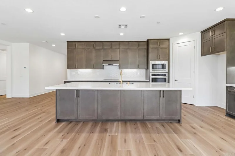 3147 Smith Place photo 2