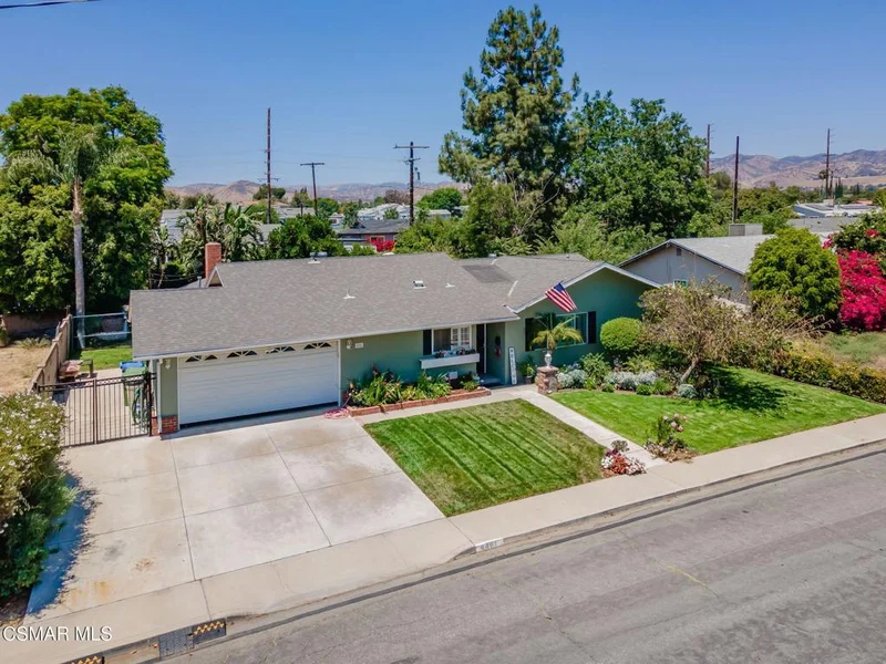 4481 Bidwell Street photo 2