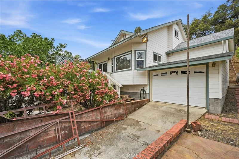 Photo 2 of 4075 Mesa Drive