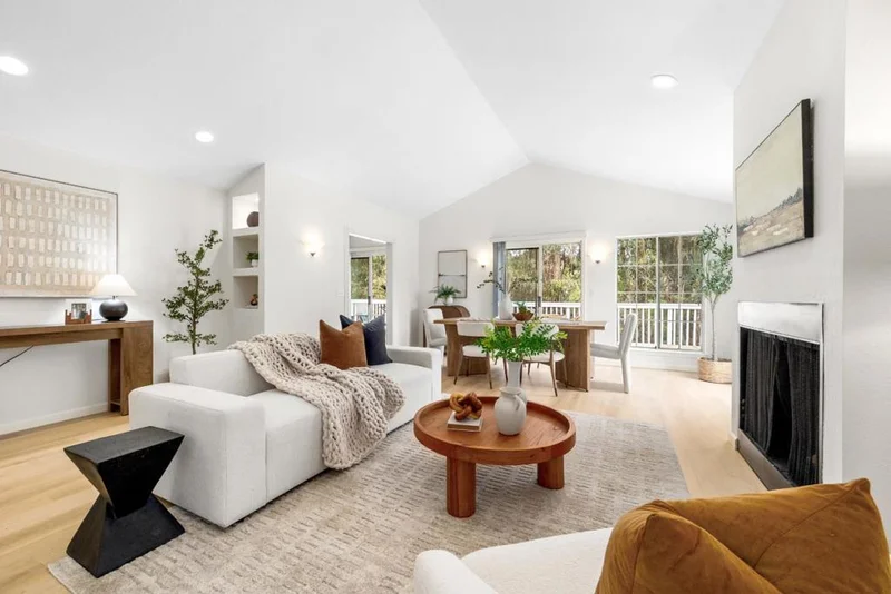 Photo 2 of 1100 Spring Hills Drive