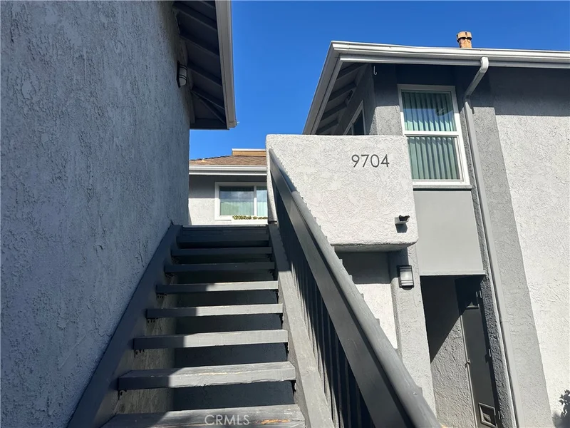 9704 Bickley photo 2
