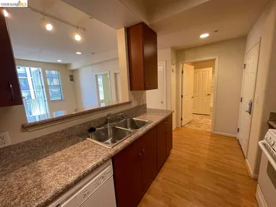 989 Franklin St 523