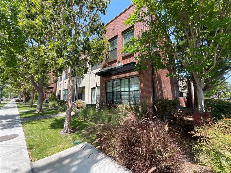 501 W Maple Avenue, Orange, CA 92868