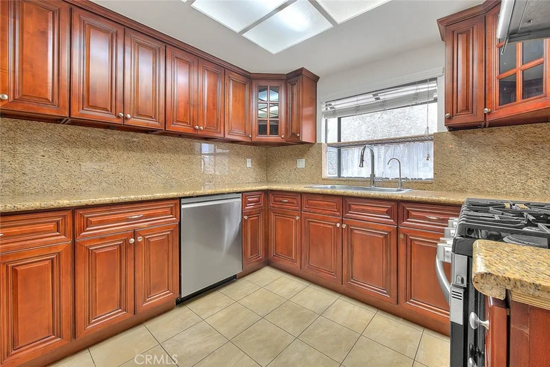319 N Lincoln Apt A