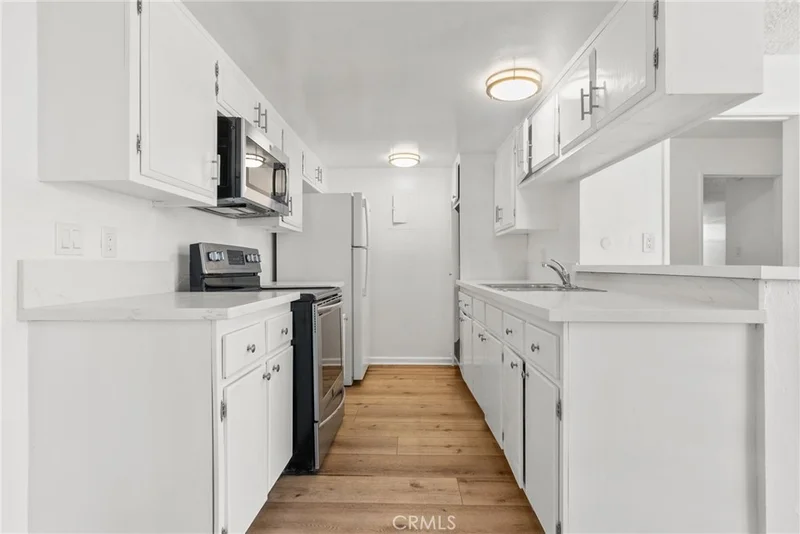 8649 Sunland Boulevard 5
