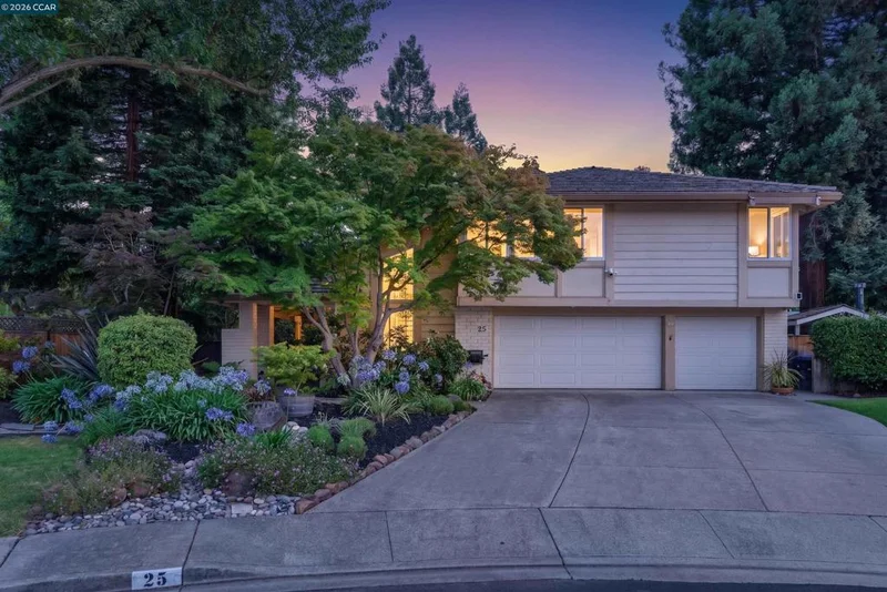 25 Lynnbrook Ct