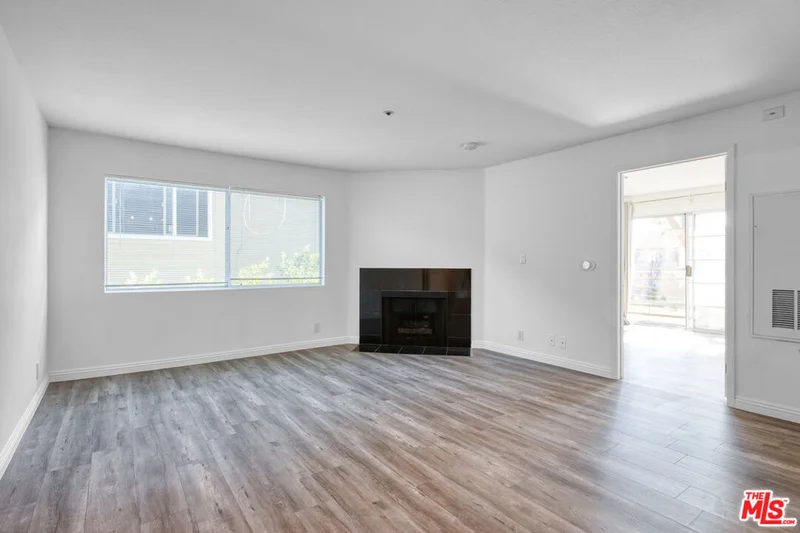 345 S Alexandria Avenue 224 photo 2