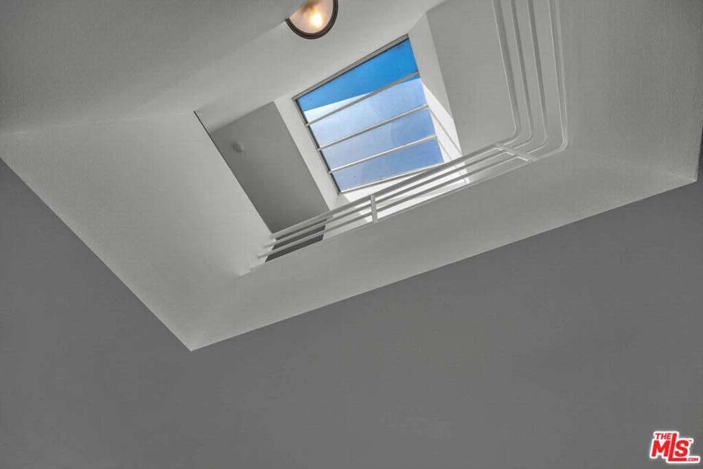 Interior 4