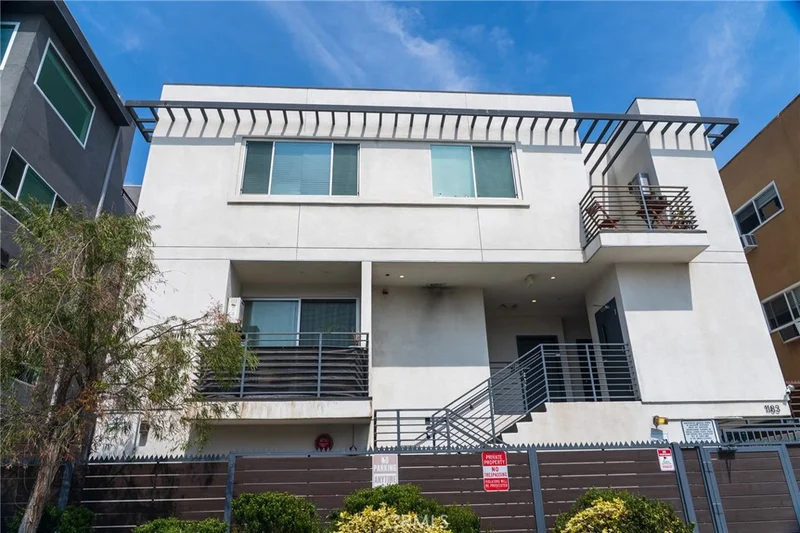 1183 Crenshaw 203 photo 2