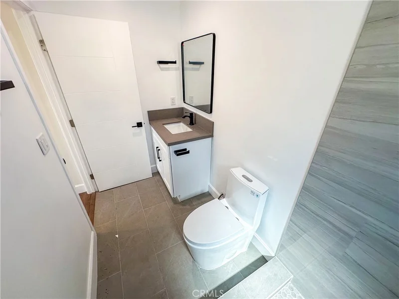 2927 S Redondo Boulevard 4 photo 2