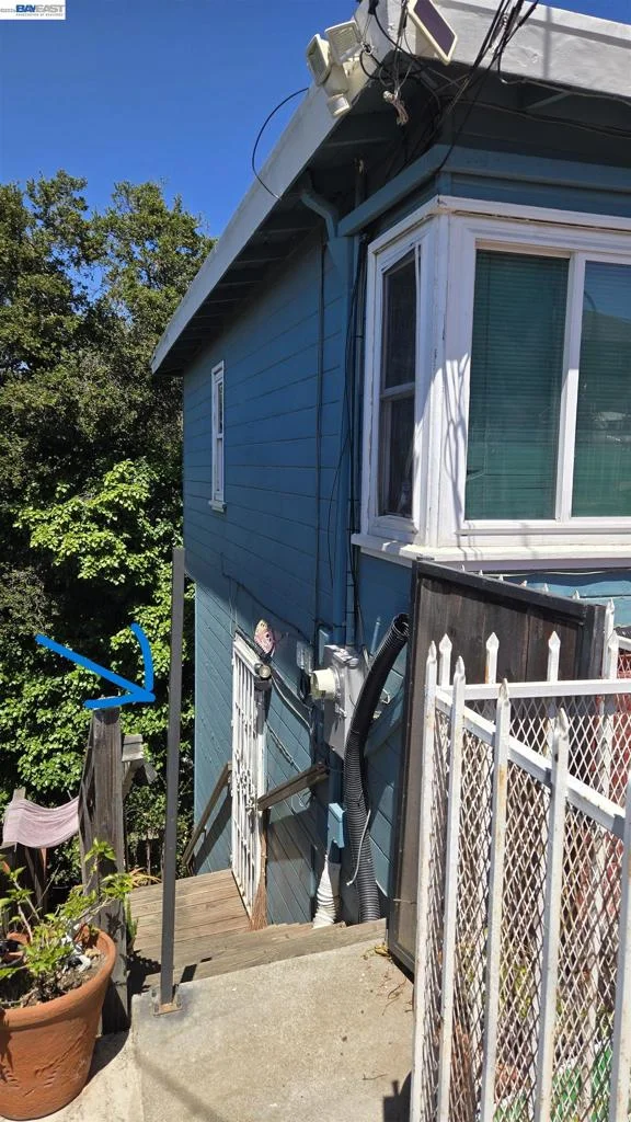 8600 Seneca Street photo 2