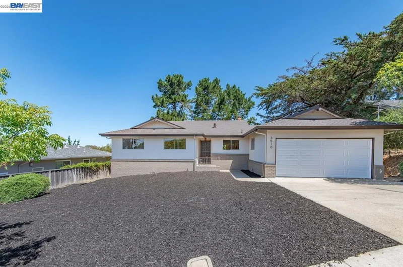 3510 Bridle Dr