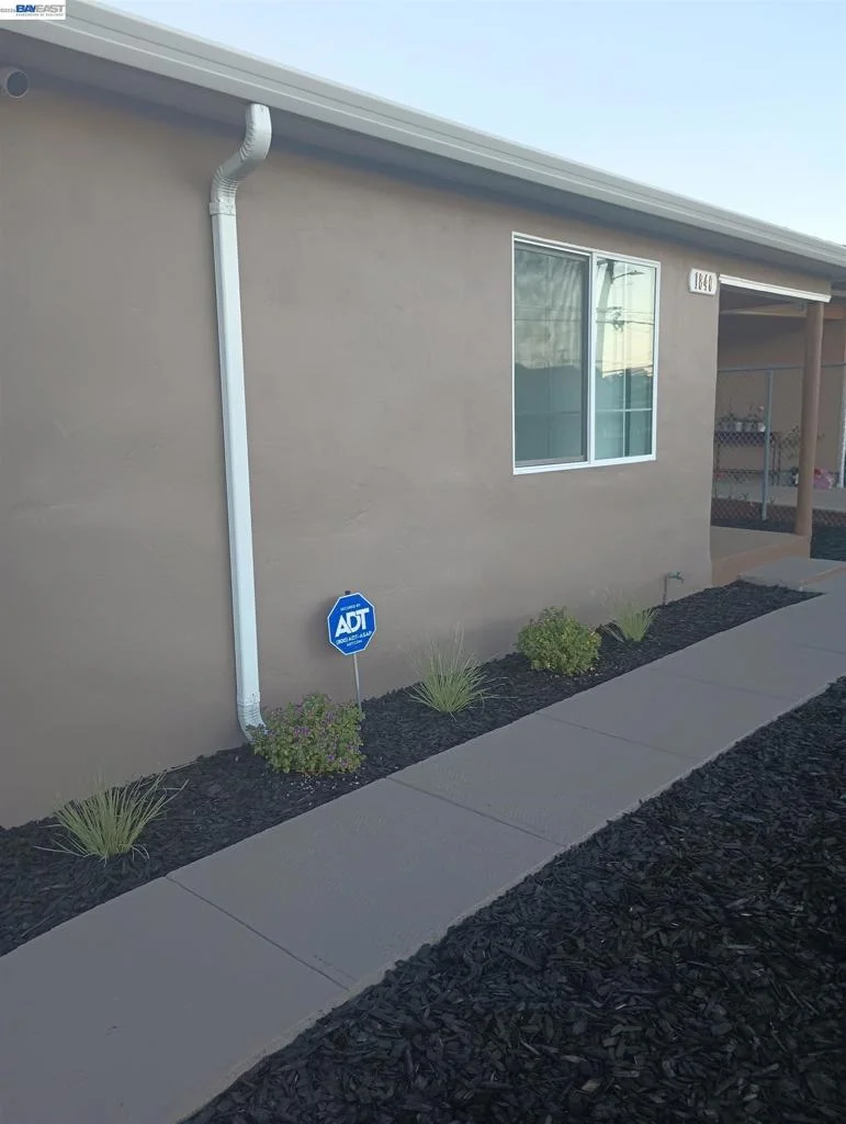 Photo 2 of 1840 6th