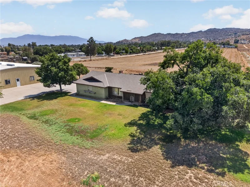 23524 Pico Avenue photo 2