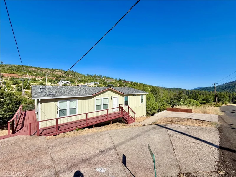 15320 Trinity Road photo 2