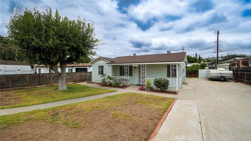 907 E Francis, La Habra, CA 90631