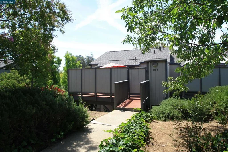 Photo 2 of 1506 Ashwood Dr