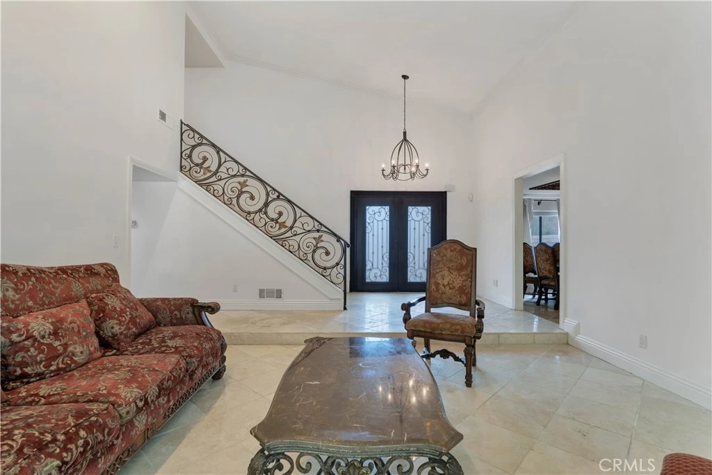 Interior 4