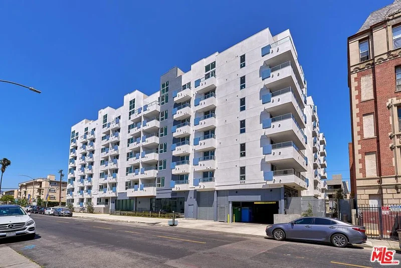 510 S Oxford Avenue 402