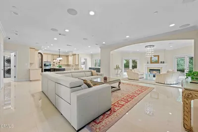 3263 New York Drive photo 2