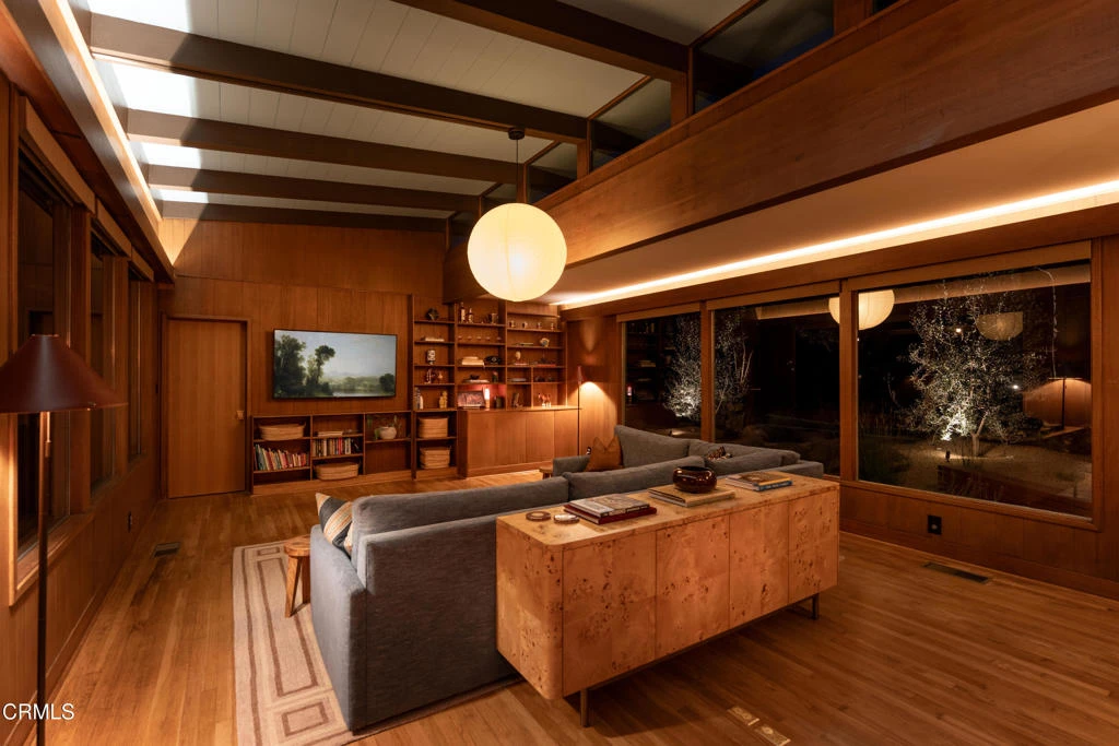 Interior 4