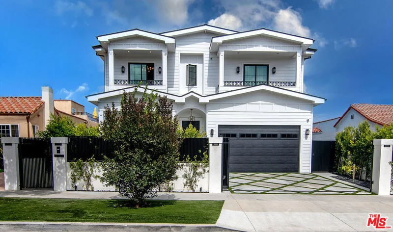 418 N Poinsettia Place