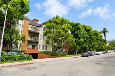1313 Valley View 202