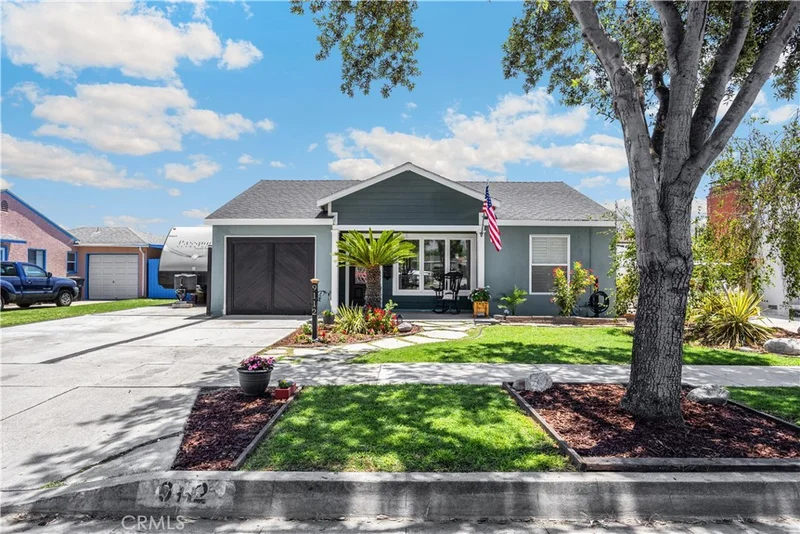 9112 Oak, Bellflower, CA 90706