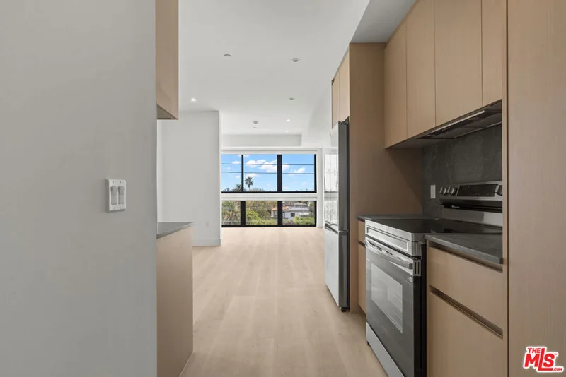 1808 Lincoln Boulevard 306