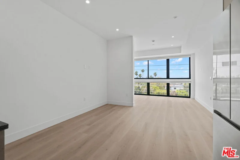 1808 Lincoln Boulevard 306 photo 2