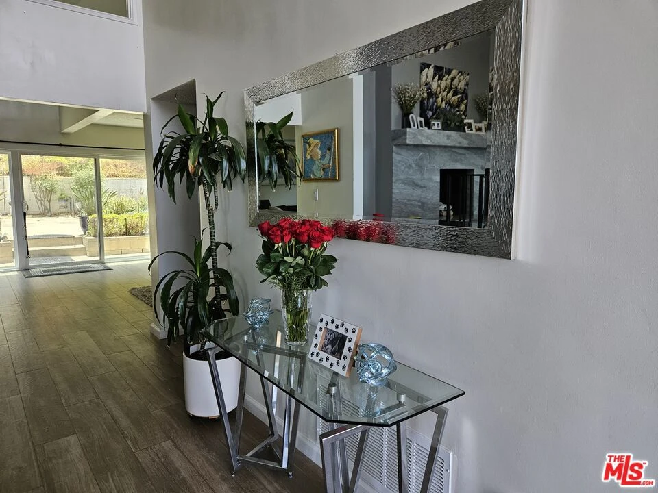 Interior 4