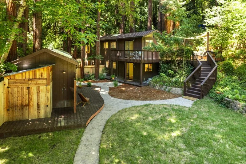 24250 Glenwood Drive