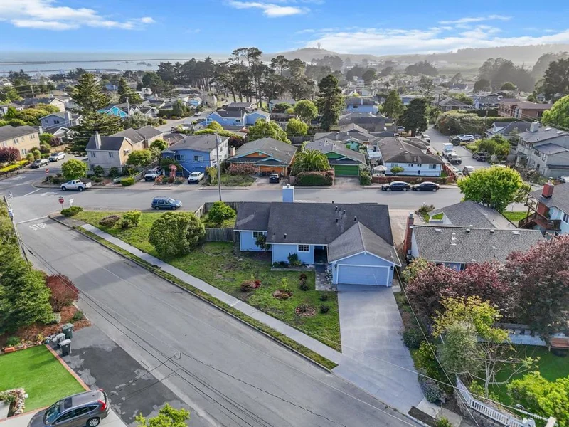 Photo 2 of 423 Montecito Avenue