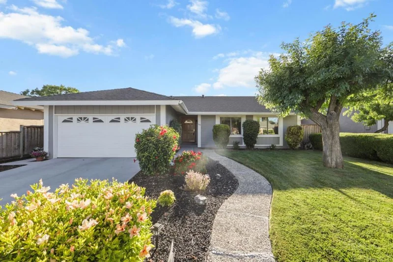 488 Madison Court photo 2