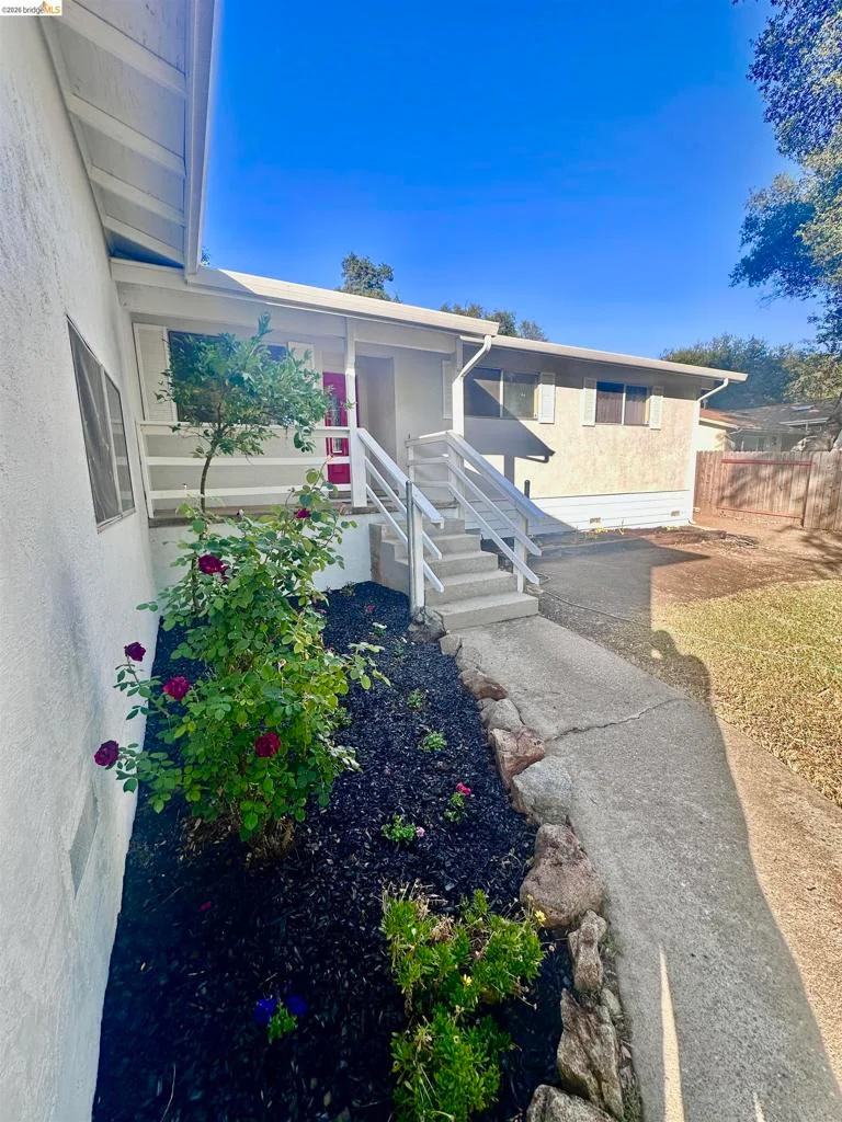 19381 Rockridge Way photo 2