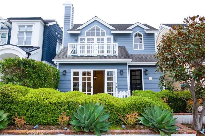 706 Heliotrope Avenue