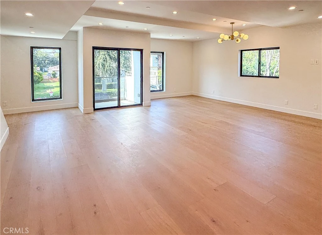 Interior 4