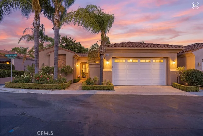 5640 Queen Palms